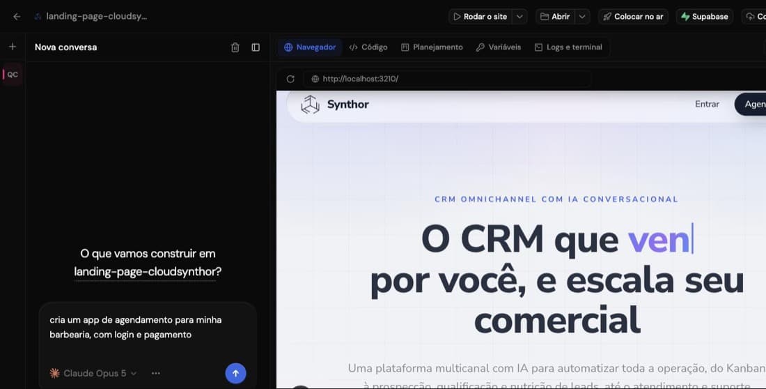 O Synthor Code com o pedido sendo digitado à esquerda e o site que o agente acabou de criar rodando à direita